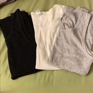 Set of 3 Kenneth Cole Reaction tank tops size M